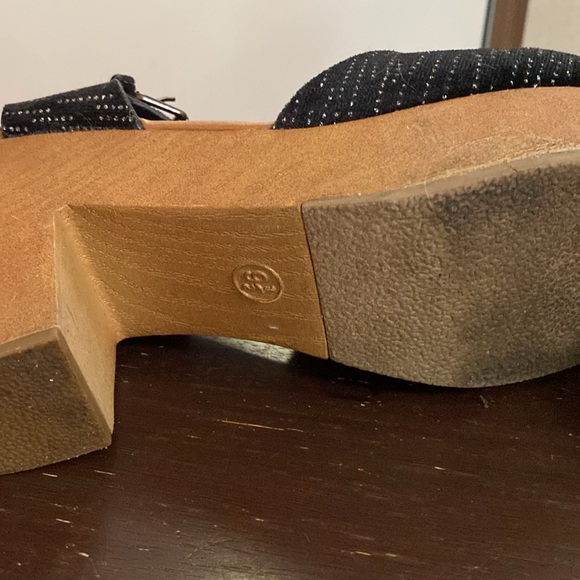 Universal Thread - Picture 3 of 3